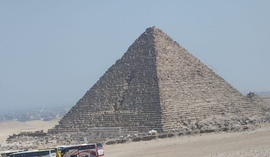 zwiedzanie piramidy